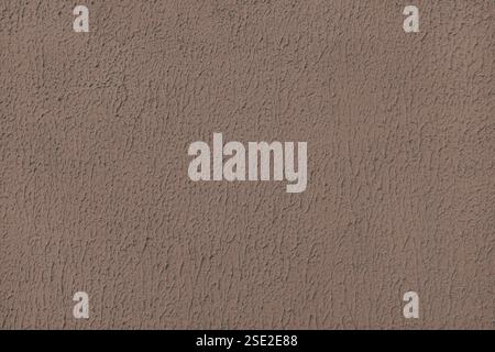 Superficie in vecchio intonaco, fondo in stucco, grana grunge ravvicinata di cemento verniciato marrone, struttura di pareti in cemento. Carta da parati, sfondo, architetto Foto Stock