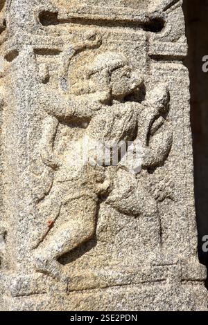 Bazar di cavalli, statua del Dio Hanuman scolpita nel complesso del tempio di Vitthala, Hampi, Vijayanagar, patrimonio dell'umanità dell'UNESCO, altopiano del Deccan, taluka Hospet, Distretto Foto Stock