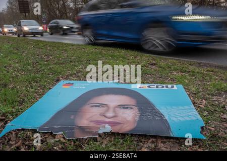 Manifesti elettorali a Colonia per l'elezione al 21° Bundestag tedesco il 23 febbraio 2025. Foto Stock