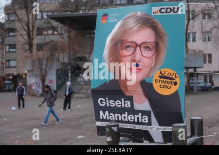 Manifesti elettorali a Colonia per l'elezione al 21° Bundestag tedesco il 23 febbraio 2025. Foto Stock