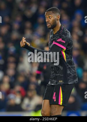 Brighton e Hove, Regno Unito. 8 febbraio 2025. Brighton e Hove Brighton, Inghilterra, 2025 8 febbraio. Tosin Adarabioyo del Chelsea durante la partita di calcio del quarto turno della Coppa degli Emirati Arabi tra Brighton & Hove Albion e Chelsea all'American Express Stadium, Inghilterra. (David Horton/SPP) (David Horton/SPP) credito: SPP Sport Press Photo. /Alamy Live News Foto Stock