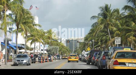MIAMI BEACH, Stati Uniti - 7 GENNAIO: Splendida vista sull'Ocean Drive il 7 gennaio 2008 a Miami Beach, Florida. L'architettura Art Deco di South Beach è una delle Foto Stock
