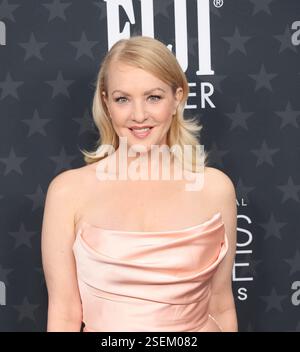 Wendi McLendon-Covey partecipa al 30° Annual Critics Choice Awards al Barker Hangar il 7 febbraio 2025 a Santa Monica, California. Foto: Crash/imageSPACE/MediaPunch Foto Stock