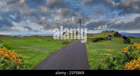 Turnberry Lighthouse, o Turnberry Point Lighthouse, costruito da David e Thomas Stevenson nel 1871 sulla costa scozzese dell'Ayrshire meridionale. Turnberry li Foto Stock
