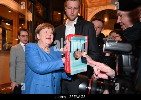 Angela Merkel nach einer Signierstunde ihrer Autobiografie Freiheit in der Buchhandliung Felix Jud. Amburgo, 05.02.2025 Angela Merkel bei einer Signierstunde ad Amburgo, Foto Stock