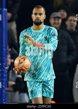 Brighton e Hove, Regno Unito. 8 febbraio 2025. Brighton e Hove Brighton, Inghilterra, 2025 8 febbraio. Robert Sanchez del Chelsea durante la partita di calcio del quarto turno della Coppa d'Emirati Arabi tra Brighton & Hove Albion e Chelsea all'American Express Stadium, Inghilterra. (David Horton/SPP) (David Horton/SPP) credito: SPP Sport Press Photo. /Alamy Live News Foto Stock
