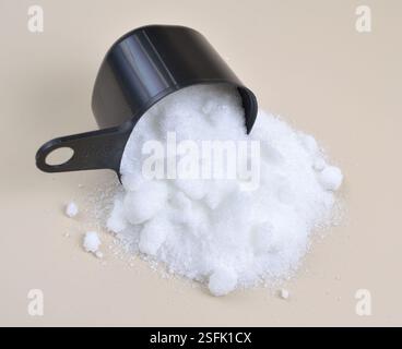Il persolfato di ammonio APS è il composto inorganico. Foto Stock
