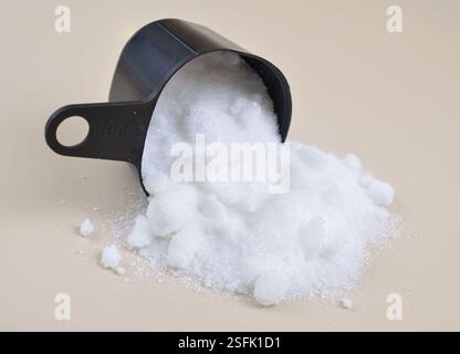 Il persolfato di ammonio APS è il composto inorganico. Foto Stock