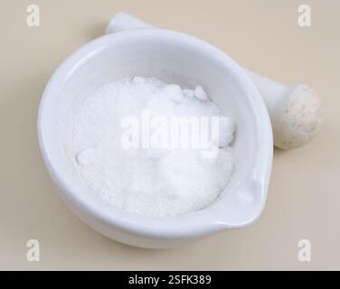 Il persolfato di ammonio APS è il composto inorganico. Foto Stock
