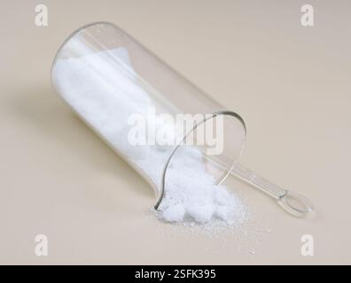 Il persolfato di ammonio APS è il composto inorganico. Foto Stock