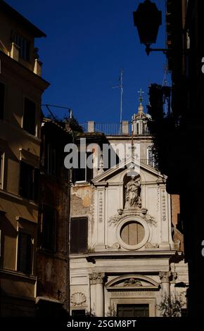Façade, Chiesa di Santa Barbara dei Librai (consacrata nel 1306), Roma, Italia, 2022. Foto Stock