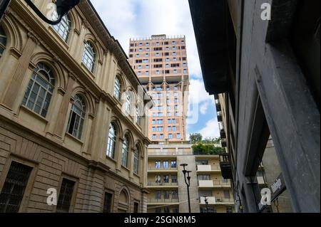 Milano, Italia. Torre Velasca o Torre Velasca, un grattacielo di Milano Foto Stock