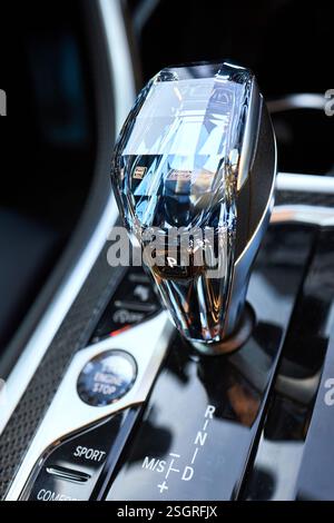 Berlino, Germania - 11 ottobre 2021: BMW serie 8 G16 Gran Coupé 840i xDrive M-Pack 2021. Dettaglio auto 840i primo piano selettivo ripresa del nuovo grido di stile Foto Stock