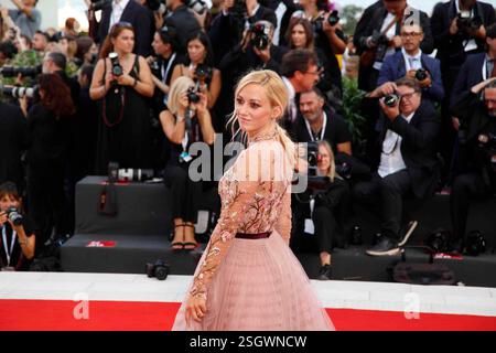 Olivia Hamilton partecipa alla prima di "First Man" durante la 75a Mostra del Cinema di Venezia al Palazzo del Cinema di Venezia, Italia, il 29 agosto 2018 Foto Stock