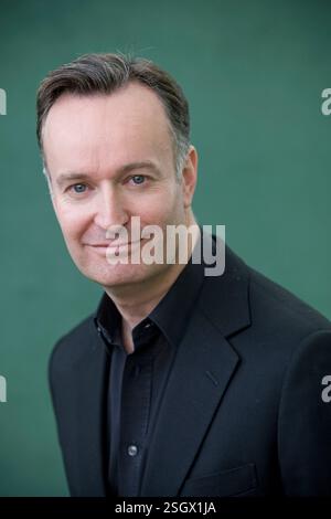 L'acclamato scrittore britannico Andrew o'Hagan, raffigurato all'Edinburgh International Book Festival, dove ha parlato del suo nuovo libro su Marilyn Monroe. L'evento di tre settimane è il più grande festival letterario del mondo e si tiene durante l'annuale Festival di Edimburgo. L'evento del 2010 ha visto la partecipazione di oltre 500 autori provenienti da tutto il mondo. Foto Stock