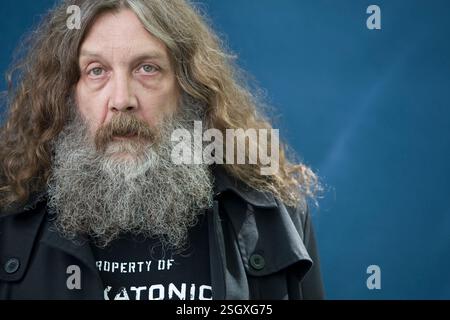 L'acclamato scrittore di fumetti inglese Alan Moore, raffigurato all'Edinburgh International Book Festival, dove ha parlato del suo ultimo lavoro. L'evento di tre settimane è il più grande festival letterario del mondo e si tiene durante l'annuale Festival di Edimburgo. L'evento del 2010 ha visto la partecipazione di oltre 500 autori provenienti da tutto il mondo. Foto Stock