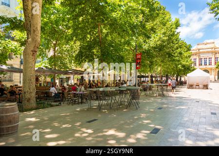 Pavement cafes, Allees Paul Riquet, Beziers, Herault, Occitanie, Francia, Europa Foto Stock