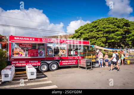Honolulu, Hawaii / USA - 29 agosto 2018: , 2018: Stand di ananas all'ingresso del Diamond Head National Monument. Foto Stock