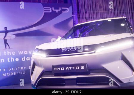 Torino, Italia. 10 febbraio 2025. BYD, lancio del b-suv atto II Torino, Italia - Lunedì, 10 febbraio 2025 - Cronaca - foto Andrea Alfano/LaPresse BYD, lancio b-suv atto II. Torino, Italia - lunedì 10 febbraio 2025 - News - Andrea Alfano/LaPresse credito: LaPresse/Alamy Live News Foto Stock