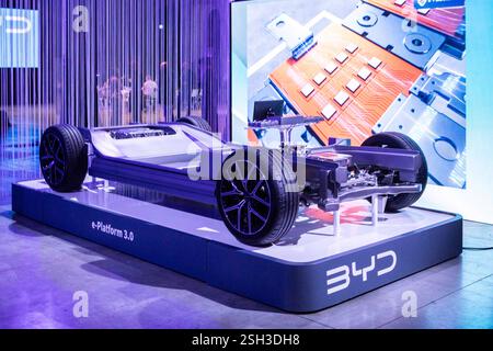 Torino, Italia. 10 febbraio 2025. BYD, lancio del b-suv atto II Torino, Italia - Lunedì, 10 febbraio 2025 - Cronaca - foto Andrea Alfano/LaPresse BYD, lancio b-suv atto II. Torino, Italia - lunedì 10 febbraio 2025 - News - Andrea Alfano/LaPresse credito: LaPresse/Alamy Live News Foto Stock