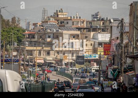 Edificio della baraccopoli nel sud di Beirut, quartiere di Sabra, un'area controllata da Hezbollah del Libano. Foto Stock