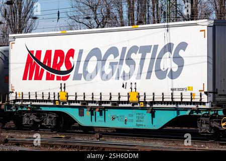 Budapest, Ungheria - 13 marzo 2021: Mars Logistics. Spedizione container. Trasporto e trasporto merci a livello globale. Trasporto internazionale. Foto Stock
