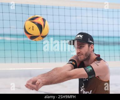 Amburgo, Germania. 10 febbraio 2025. Beach volley: Media Beach Day con le squadre nazionali tedesche al Beach Center, Clemens Wickler (ETV Hamburg) credito: Marcus Brandt/dpa/Alamy Live News Foto Stock