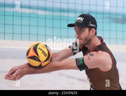 Amburgo, Germania. 10 febbraio 2025. Beach volley: Media Beach Day con le squadre nazionali tedesche al Beach Center, Clemens Wickler (ETV Hamburg) credito: Marcus Brandt/dpa/Alamy Live News Foto Stock