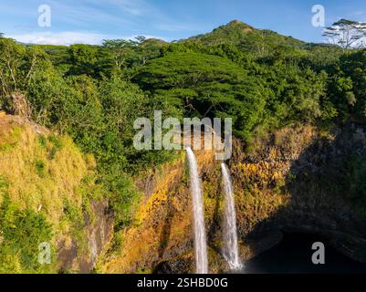 Veduta aerea delle Cascate di Wailua con Twin Cascades a Kauai, Hawaii Foto Stock