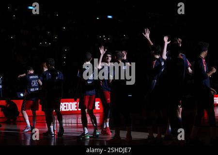 Milano, Italia. 10 febbraio 2025. Italia, Milano, 2025 01 30: Presentazione dei giocatori Armani Milan durante la partita di basket EA7 Emporio Armani Milan vs Panathinaikos Athens, EuroLeague 2024-2025, Round 24, Unipol Forum. Italia, Milano, 2025 01 30: EA7 Emporio Armani Milano vs Panathinaikos Atene. Eurolega 2024/2025, Round 24, disputato al Forum Unipol. (Credit Image: © Fabrizio Andrea Bertani/Pacific Press via ZUMA Press Wire) SOLO PER USO EDITORIALE! Non per USO commerciale! Foto Stock