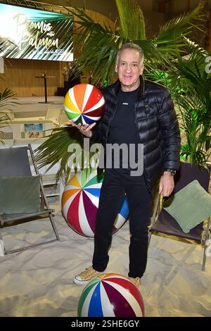 Prisieben Premiere PROMIS UNTER PALMEN Eike Immel Premiere des Realityformats von ProSieben Sat1 Promis unter Palmen im Beach Mitte Berlin, AM 10.02.2025 *** Prisieben Premiere PROMIS UNTER PALMEN Eike Immel Premiere del reality format di ProSieben Sat1 Promis unter Palmen at Beach Mitte Berlin, il 10 02 2025 Photopress Mueller Foto Stock
