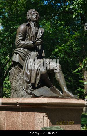 La statua in bronzo di Robert Burns a Central Park, Midtown Manhattan, New York City Foto Stock