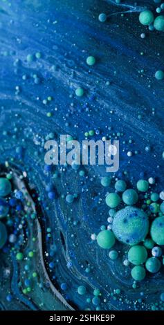 Vernice Galaxy. Bolla nebulizzata. Gocce d'olio colorate e scintillanti. Fantasy Blue turchese spazio atmosferico pianeta superficie astratta sfondo. Foto Stock