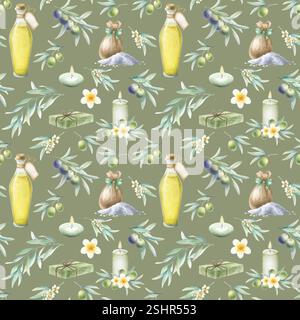 Olio d'oliva in bottiglia, sapone d'aleppo, sale marino sparso e in sacco, candele, frangipani, rami d'oliva. Acquerello disegnato a mano motivo senza cuciture su colore oliva scuro per il design di un salone di bellezza. Foto Stock