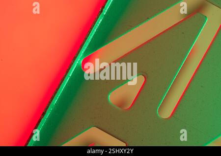 Fori di raffreddamento in una lamiera con luce astratta Foto Stock