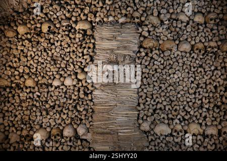 Portogallo. Evora. Cappella delle ossa. Prossima Chiesa di st. Francesco. All'interno. Vista del muro. Foto Stock