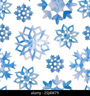 Fiocchi di neve blu motivo senza cuciture. Illustrazione ad acquerello disegnata a mano su bianco. Per carte, carta da imballaggio, tessuto, tessuto, carta da parati, coperture, invitati Foto Stock