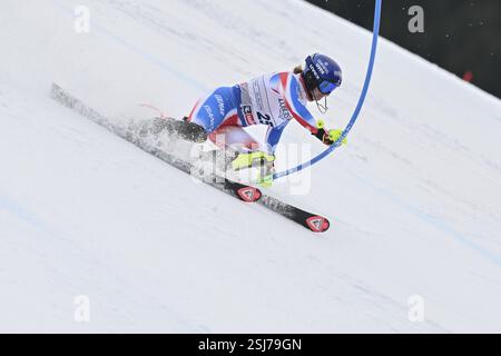 Saalbach, Austria. 11 febbraio 2025. SAALBACH-HINTERGLEMM, AUSTRIA - 11 FEBBRAIO: La Francia Clarisse Breche in azione nella seconda tappa della squadra femminile combinata durante i Campionati del mondo di sci alpino Audi FIS a Zwoelferkogel l'11 febbraio 2025 a Saalbach-Hinterglemm, Austria. 250211 SEPA 26 051 - 20250211 PD8417 credito: APA-PictureDesk/Alamy Live News Foto Stock