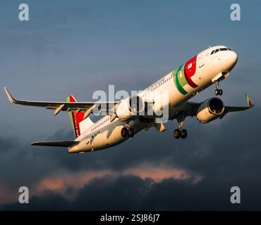 Aereo in fase di decollo Foto Stock