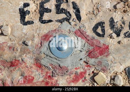 punto di rilevamento incorporato nel calcestruzzo Foto Stock