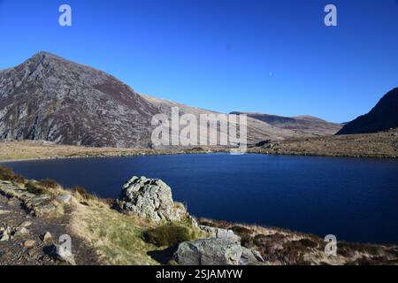 Llyn Idwal e dintorni montuosi Foto Stock