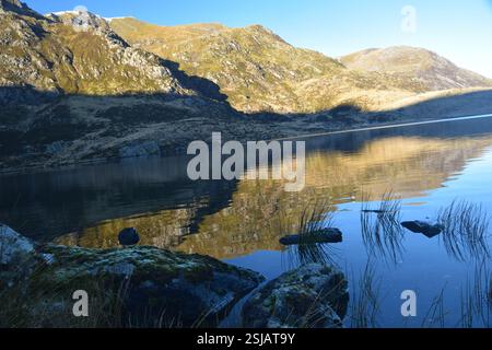 Llyn Idwal e dintorni montuosi Foto Stock
