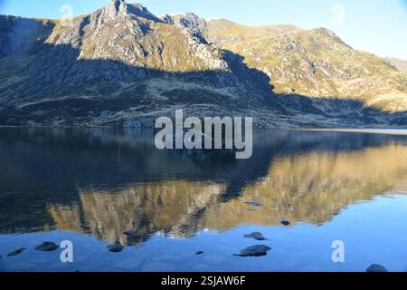 Llyn Idwal e dintorni montuosi Foto Stock