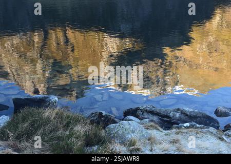 Llyn Idwal e dintorni montuosi Foto Stock