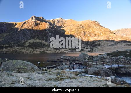 Llyn Idwal e dintorni montuosi Foto Stock