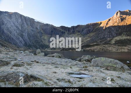 Llyn Idwal e dintorni montuosi Foto Stock