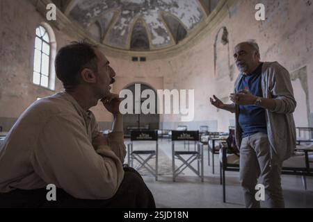 Volevo nascondermi anno : 2020 Italia Direttore : Giorgio diritti Elio Germano, Giorgio diritti immagine ripresa Foto Stock
