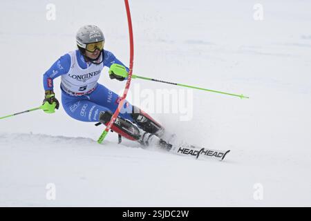 Saalbach, Austria. 11 febbraio 2025. SAALBACH-HINTERGLEMM, AUSTRIA - 11 FEBBRAIO: L'Italia Marta Rossetti in azione nella seconda tappa della squadra femminile combinata durante i Campionati del mondo di sci alpino Audi FIS a Zwoelferkogel l'11 febbraio 2025 a Saalbach-Hinterglemm, Austria. 250211 SEPA 26 097 - 20250211 PD11390 credito: APA-PictureDesk/Alamy Live News Foto Stock