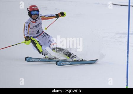 Saalbach, Austria. 11 febbraio 2025. SAALBACH-HINTERGLEMM, AUSTRIA - 11 FEBBRAIO: La Germania Lena Duerr in azione nella seconda tappa della squadra femminile combinata durante i Campionati del mondo di sci alpino Audi FIS a Zwoelferkogel l'11 febbraio 2025 a Saalbach-Hinterglemm, Austria. 250211 SEPA 26 089 - 20250211 PD11565 credito: APA-PictureDesk/Alamy Live News Foto Stock