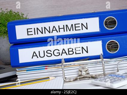 Cartella delle entrate e delle spese in ufficio Foto Stock